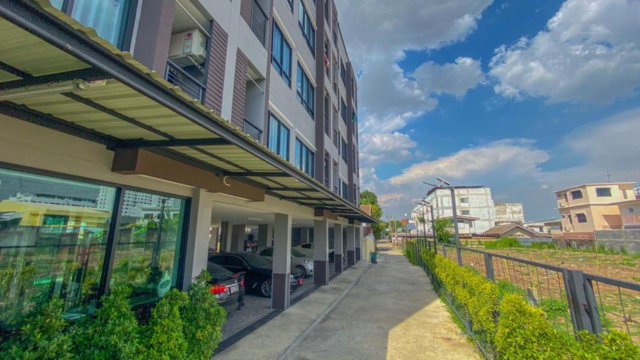 Hotel Plearnwan Deluxe Mansion à Bangkok Extérieur photo