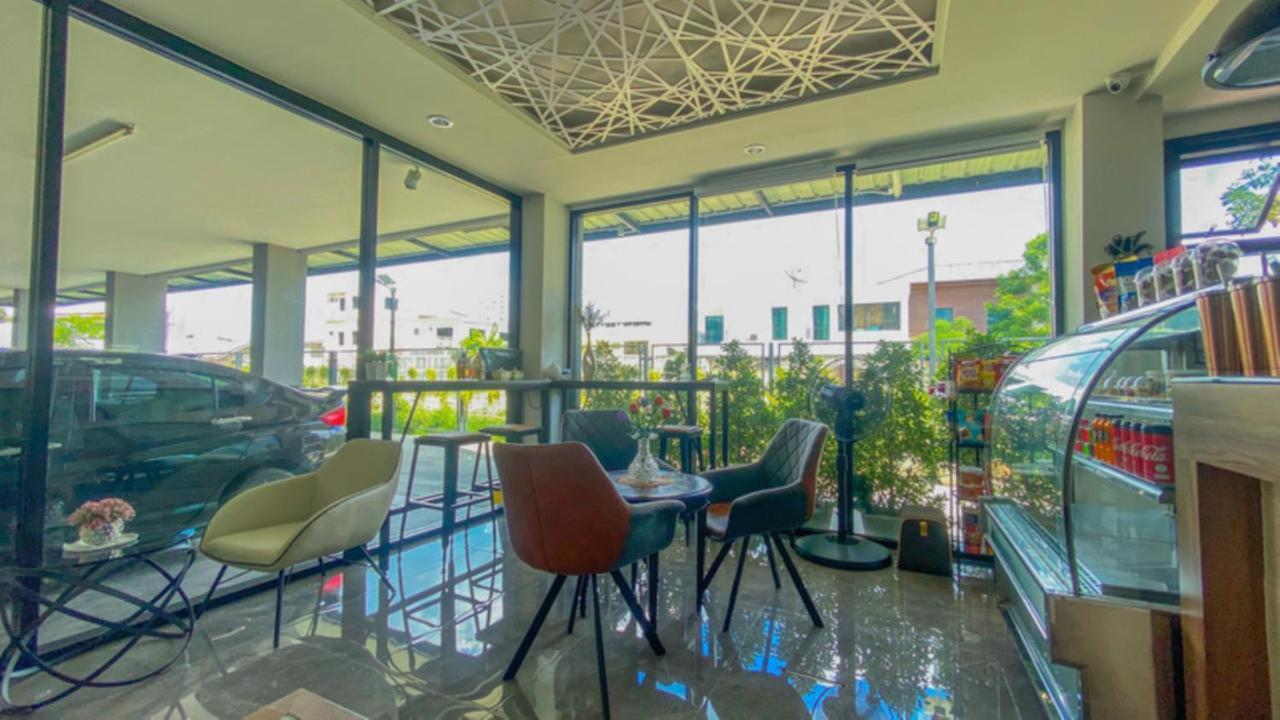 Hotel Plearnwan Deluxe Mansion à Bangkok Extérieur photo