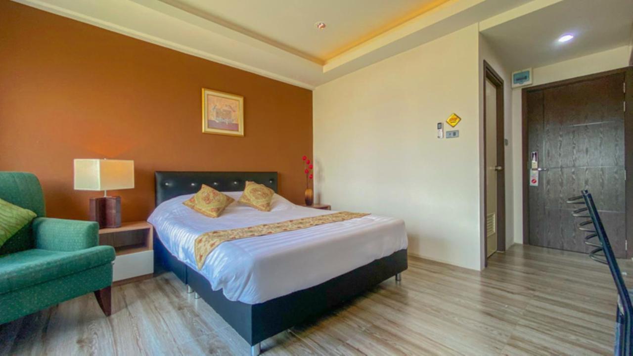 Hotel Plearnwan Deluxe Mansion à Bangkok Extérieur photo