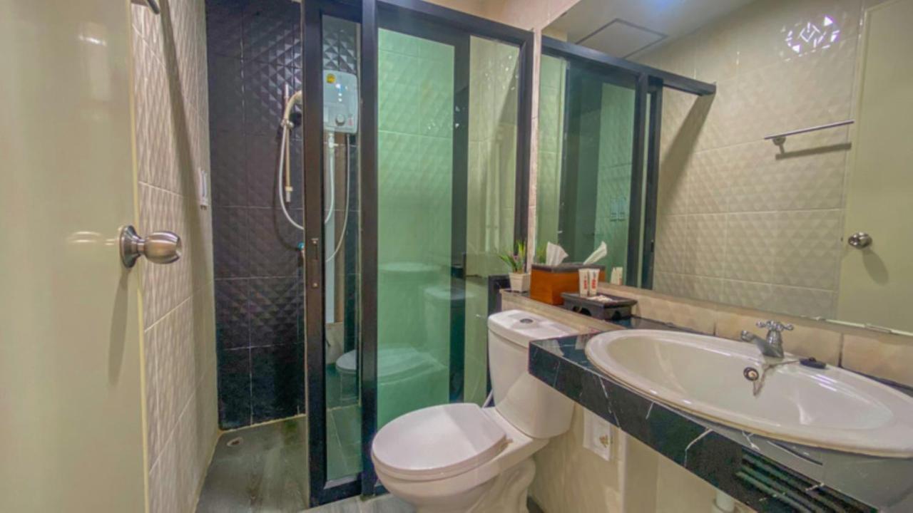 Hotel Plearnwan Deluxe Mansion à Bangkok Extérieur photo