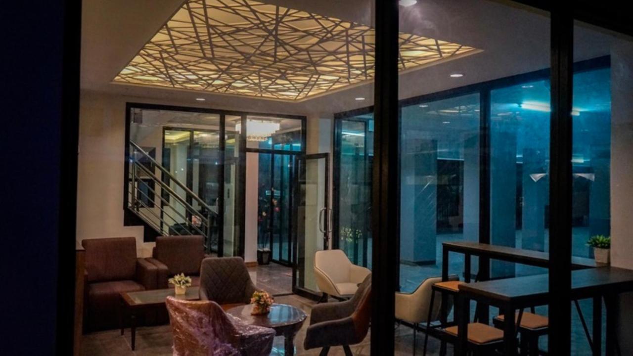 Hotel Plearnwan Deluxe Mansion à Bangkok Extérieur photo